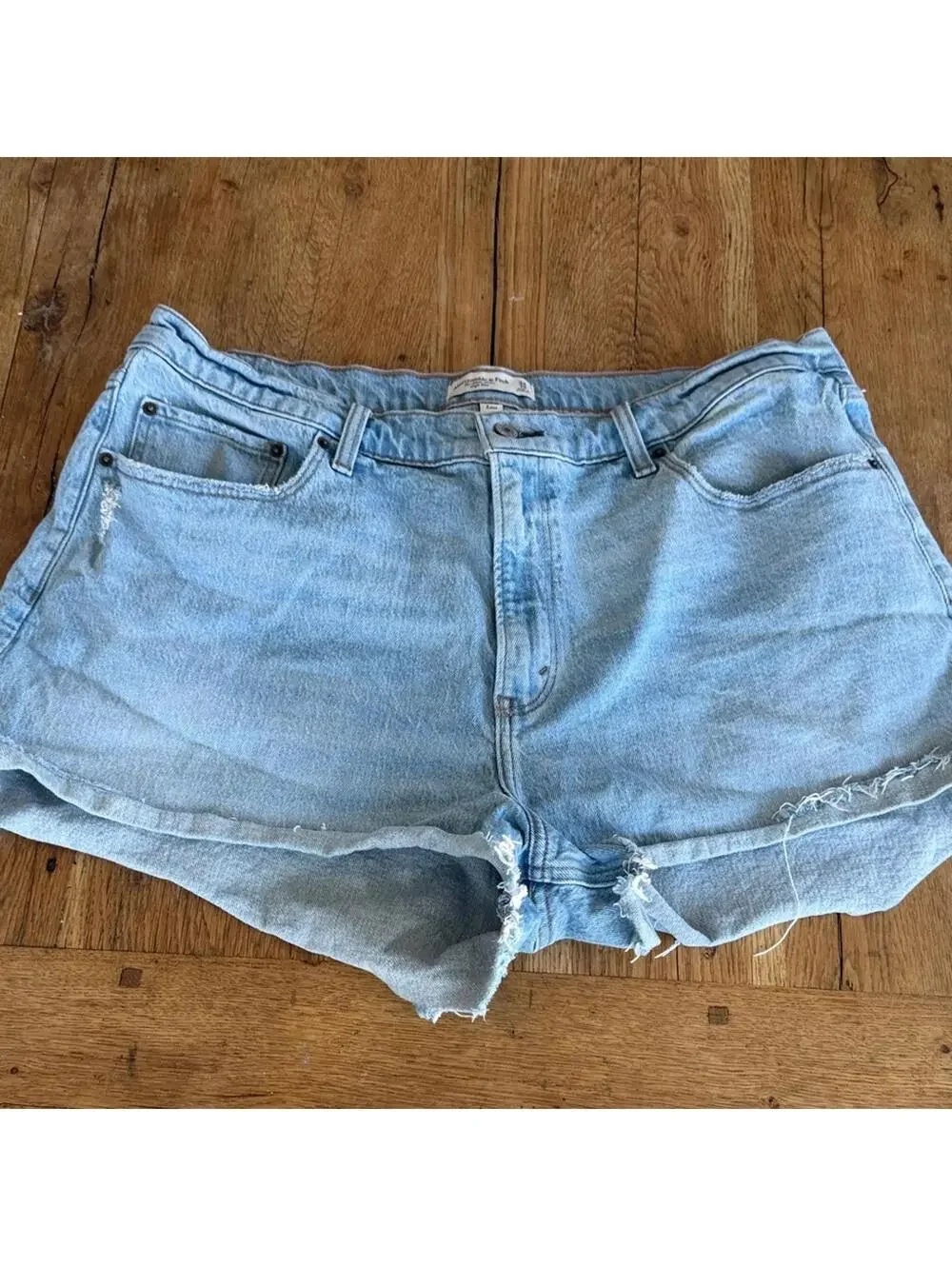 Abercrombie & Fitch Light Blue Denim Shorts The Mom Shorts High Rise size 18